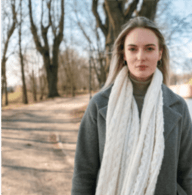 Blurry duplicate photo to be removed